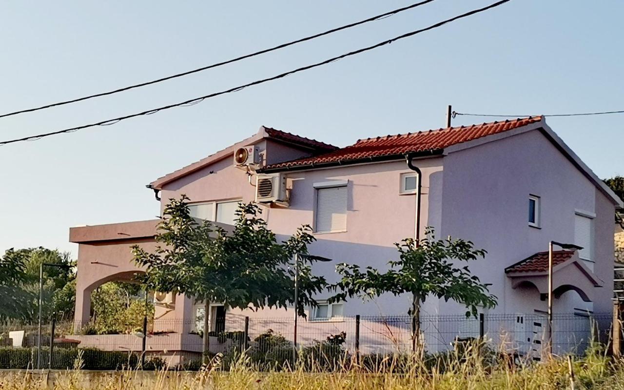 Apartmani Darko Ртина Екстериор снимка